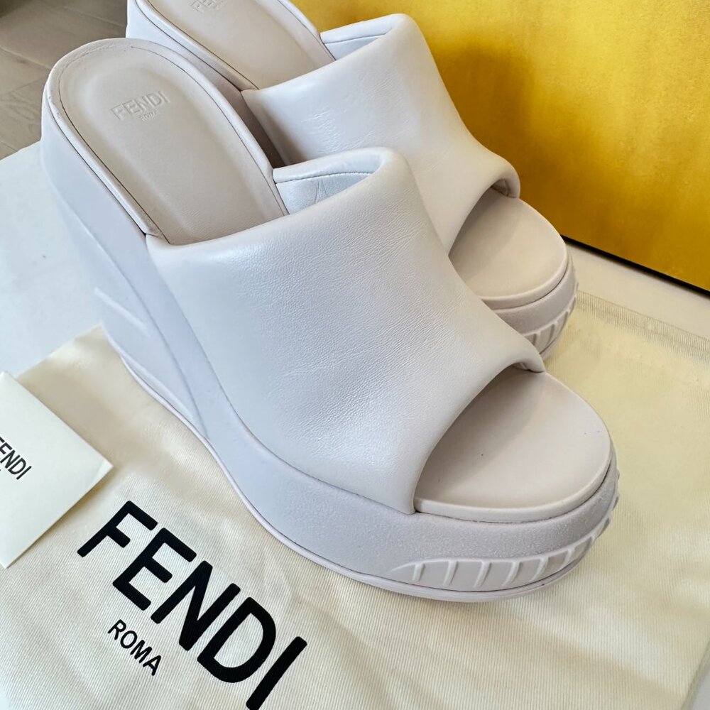NEW Fendi First Wedge Slide Sandal Padded Leather Platform in Beige Size 39